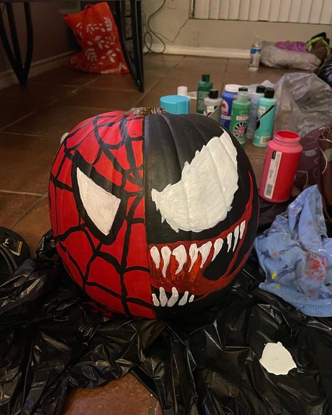 Spiderman Painted Pumpkin, Superman Pumpkin Painting, Paint Punkins, Painting Ideas On A Pumpkin, Pumpkin Painting Ideas Spiderman, Superhero Pumpkin Painting, Pumpkin Painting Ideas Marvel, Venom Pumpkin Painting, Pumpkin Painting Ideas Scream