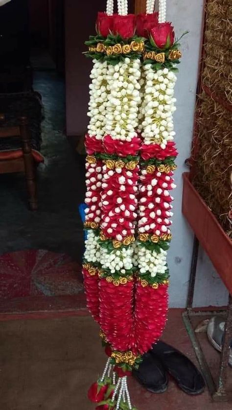 Madras City, Pelli Dandalu, Jai Mala, Wedding Varmala, Flower Mala, Rose Garland Wedding, Gauri Decoration, Indian Wedding Pictures, Flower Garland Diy