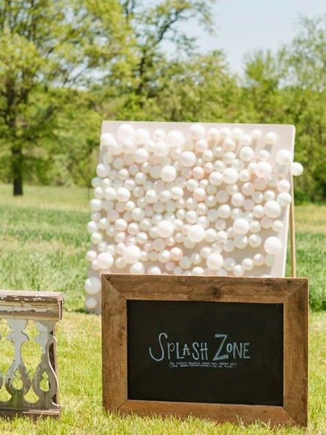 Jeux de mariage : 10 jeux de mariage originaux - Elle Wine Inspired Wedding, Reception Games, Wedding Reception Games, Wedding Reception Fun, Wedding Reception Backdrop, Wedding Entertainment, Wedding Games, To Infinity And Beyond, Ideal Wedding