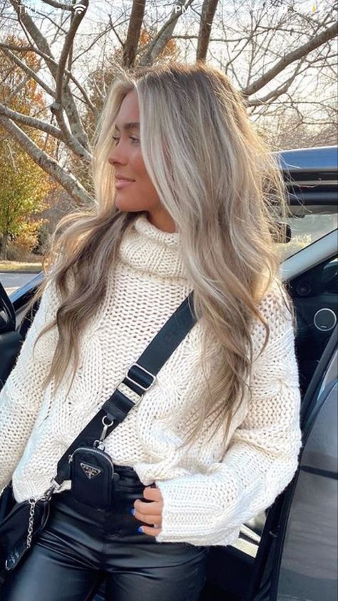 Hair Rooty Blonde Hair, Wedding Hair Looks, Rooty Blonde, Winter Blonde Hair, Fall Blonde Hair Color, Blonde Lowlights, Hair Color Ideas For Fall, Fall Blonde Hair, Blonde Hair Inspo