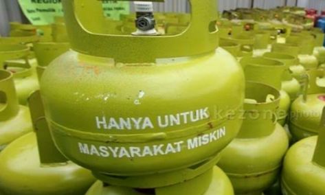 PANGKALAN KERINCI - Warga di Kelurahan Teluk Dalam, Kecamatan Kuala Kampar, Kabupaten Pelalawan, Riau mengeluhkan tabung gas elpiji 3 kg susah didapatkan atau langka. Tabung Gas Elpiji 3kg, Gas Elpiji, Tabung Gas, Kampar, Melon, Anime, Quick Saves