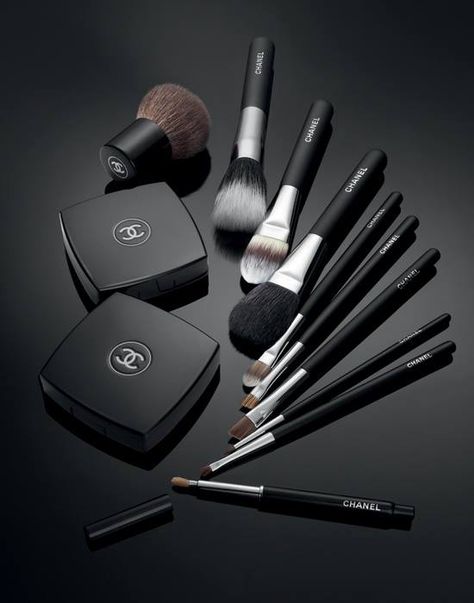 Chanel Brushes, Makeup At Home, Chanel Cosmetics, Dry Shampoo Hairstyles, Chanel Beauty, Chanel Makeup, Makeup On Fleek, Cosmetic Items, Kesha