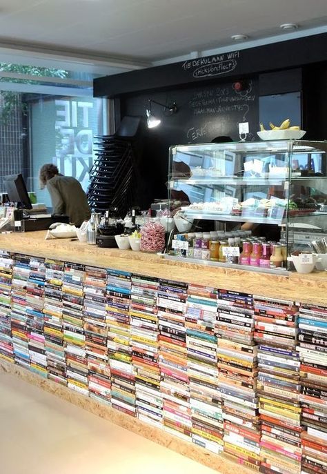 Bookshop Café, Bookstore Design, Library Cafe, Corner Cafe, Bookstore Cafe, Cool Bookshelves, Cozy Coffee Shop, Design Café, Home Coffee Stations