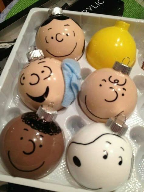 These darling Charlie Brown Peanuts Christmas ornaments were made by Hannah Durflinger! She used glass bulbs and acrylic matte paints to make them. You could use black paint on top or a sharpie when they’re dry. Perfect to hang on the tree or give for gifts! I also came across this idea on Pinterest (let … Peanuts Christmas, Brown Christmas, Puppy Chow, Ornaments To Make, Charlie Brown Christmas, Snoopy Christmas, Diy Ornaments, Easy Christmas Diy, Christmas Ornaments Homemade