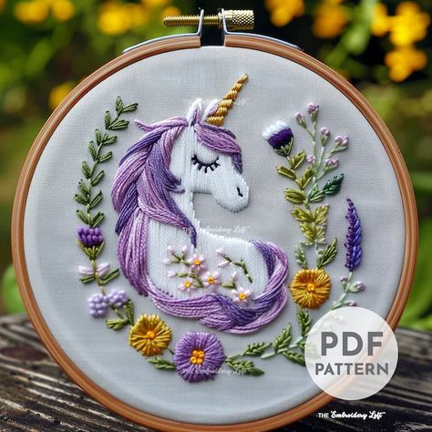 TheEmbroideryLoftCo - Etsy Canada Embroidered Unicorn, Unicorn Embroidery, Modern Hand Embroidery Patterns, Paper Sewing, Diy Embroidery Designs, Purple Unicorn, Hand Embroidery Projects, Hand Embroidery Pattern, Sewing Embroidery Designs