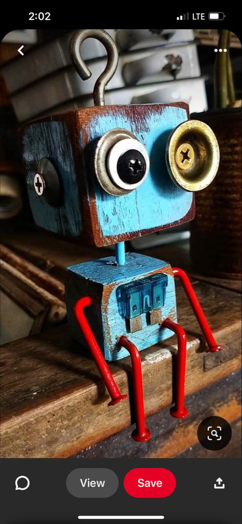 Wood Robot Art, Robot Sculpture Diy, Junk Art Ideas Recycling, Wood Robots, Steampunk Diy Crafts, Robot Craft, Recycled Robot, Scrap Wood Crafts, Robot Sculpture