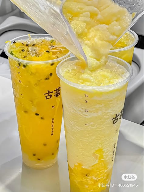 Passionfruit Tea, Yellow Drinks, Juice Truck, Breakfast With Friends, Aesthetic Pov, Passion Fruit Smoothie, Passion Fruit Tea, Super Tuna, Aesthetic Drink