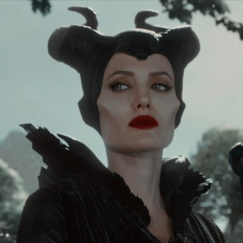 Maleficent Fairies, Maleficent Aurora, Maleficent 2014, Maleficent Horns, Maleficent 2, Angelina Jolie Maleficent, Maleficent Movie, Evil Disney, Disney Maleficent