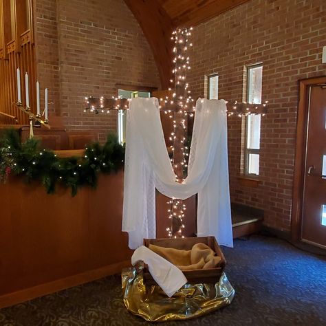 Christmas Cantata Ideas, Cross And Manger, New Year Church Decorations, Hanging Christmas Decorations Ceiling, Church Christmas Dinner Decorations, Church Nativity Displays, Modern Church Christmas Decor, Biblical Christmas Decorations, Christmas Decor For Church Sanctuary