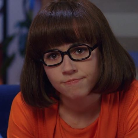 Velma Live Action, Velma Aesthetic, Velma Cosplay, Action Icon, Velma Scooby Doo, Movie Popcorn, Shaggy Rogers, Daphne And Velma, Scooby Doo Movie