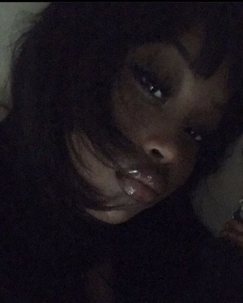 Afro Over Eyes, Yk2 Pfp, Emo Makeup 2000s, Pfp Selfie, Pic Inspo Aesthetic, Messy Makeup, Wide Set Eyes, Short Locs Hairstyles, Makeup For Black Skin