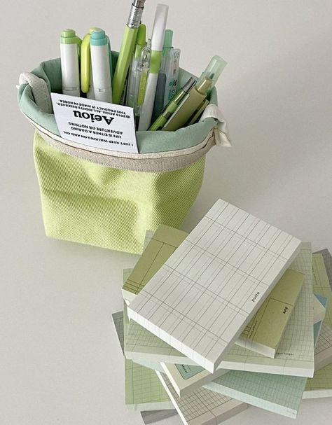 Green Stationery Aesthetic, Green School Supplies Aesthetic, Green Stationary Aesthetic, School Aethestic, Green School Supplies, Studying Stationary, Pretty School Supplies, Stationery Obsession, Study Essentials