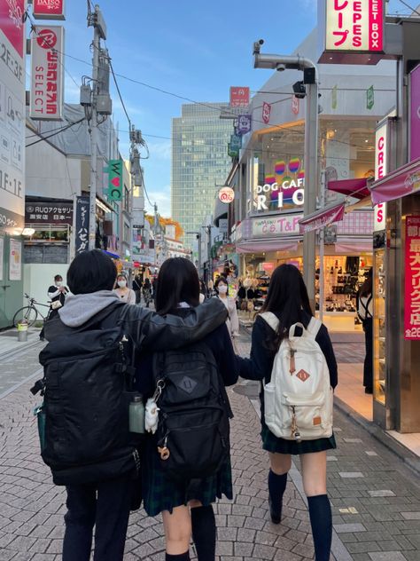 Japan College Aesthetic, Shopping Trip Aesthetic, Japan Vibes, Korean School, Life After High School, Tall Person, Exchange Student, Japan Trip, Japan Aesthetic