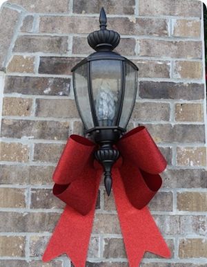 Give your front porch a festive makeover this holiday season with one of these hundred Christmas porch decorating ideas. These stunning porch Christmas displays are sure to impress your guests and improve your curb appeal without breaking the bank! Red Wagon Porch burlap sack + plastic bubble wrap+ boxes + Kraft paper + red ribbon … Christmas Outdoors, Jul Diy, Outside Christmas Decorations, Frugal Christmas, Thrifty Decor Chick, Beautiful Christmas Decorations, Christmas Porch Decor, Christmas Decorations Diy Outdoor, Office Christmas