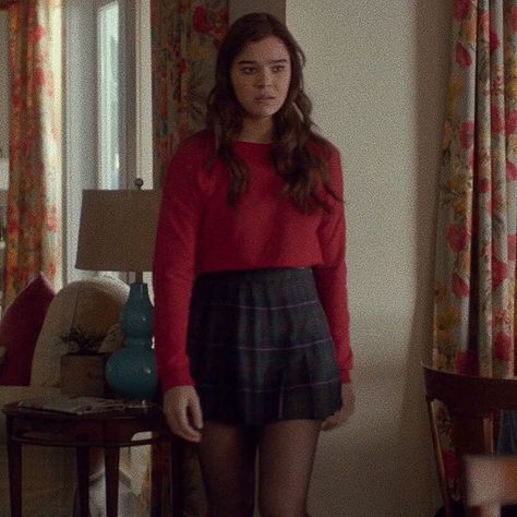 Delanie Ominayak (@lanieominayak) • Instagram photos and videos Nadine Edge Of Seventeen, Nadine Outfits, Nadine Franklin, The Edge Of Seventeen, Lesbian Outfits, Kate Bishop, Movie Fashion, Hailee Steinfeld, 90s 00s