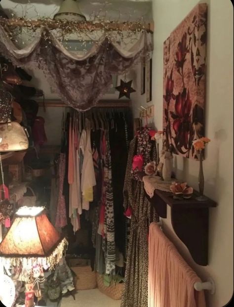 Fashion Studio Apartment, Goth Shabby Chic, Whimsical Dressing Room, Unique Walk In Closet Ideas, Old Lady Aesthetic Room, Pink Vintage Interior, Tim Burton Aesthetic Bedroom, Whimsigothic Home Living Room, Moon And Stars Room Aesthetic