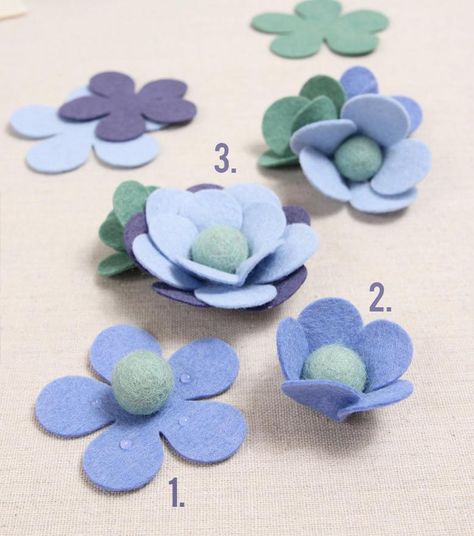 Simple Felt Flowers, Free Pattern! – Benzie Design Simple Felt Flowers, Felt Flower Diy, Felt Flowers Patterns, Felt Flower Tutorial, Felt Flowers Diy, Fabric Flower Tutorial, Felt Crafts Diy, Pattern Simple, Flower Diy