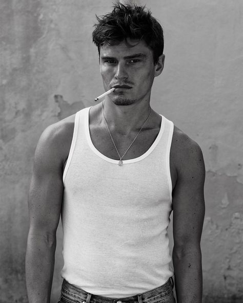 Gq Usa, Oliver Cheshire, Most Stylish Men, Pixie Lott, Gq Style, Mario Testino, Famous Photographers, John Varvatos, Leonardo Dicaprio