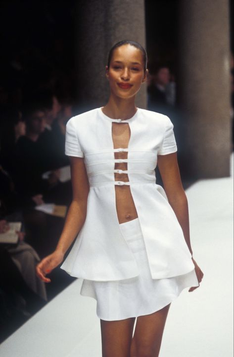 Fendi 1995, Fendi 90s, Grey Coquette, Brandi Quinones, 90s Vogue, Fendi Runway, High Fashion Runway, Super Models, Paris Vibes