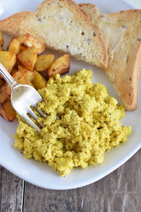 A breakfast classic goes vegan with this oil-free tofu scramble made with nutritional yeast to add some "cheesy" flavor! This 5-ingredient cheesy vegan tofu scramble is perfect with your favorite vegan breakfast dishes such as tempeh bacon and home fries. Add even more cheesy flavor by topping it with our vegan cheese sauce. #veganrecipes #veganbreakfast #eggfree #dairyfreerecipes #glutenfreeveganrecipes #glutenfreedairyfreerecipes #tofurecipes #tofu Tofu Scramble Recipe, Vegan Tofu Scramble, Breakfast Classic, Tofu Scramble Vegan, Scrambled Tofu Recipe, Vegan Gluten Free Breakfast, Tempeh Bacon, Tempeh Recipes, Vegan Breakfasts