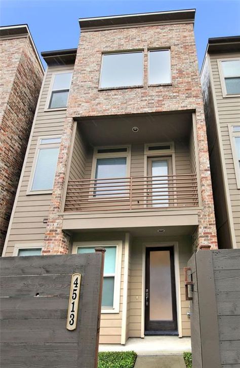 4513 Cornish St, Houston, TX 77007 - House for Rent in Houston, TX | Apartments.com House Or Apartment Outside, Houston Apartments For Rent, Apartment Ideas Exterior, House Or Apartment, Houston Townhouse, Bouquet Snapchat, Houses In Houston Texas, Texas Apartment, Apartment Building Exterior