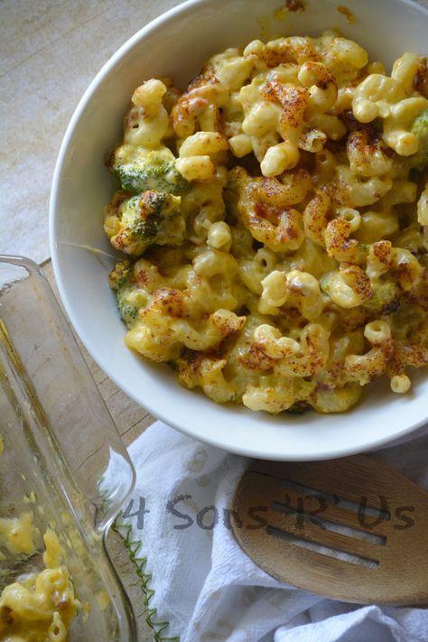 Smoky Bacon Broccoli Cheddar Mac & Cheese - 4 Sons 'R' Us Mac And Cheese With Broccoli, Cheese Pasta Dishes, Cranberry Mimosas, Bacon Broccoli, Broccoli Bites, Cheddar Mac And Cheese, Baked Macaroni, Broccoli Cheddar, Mac Cheese