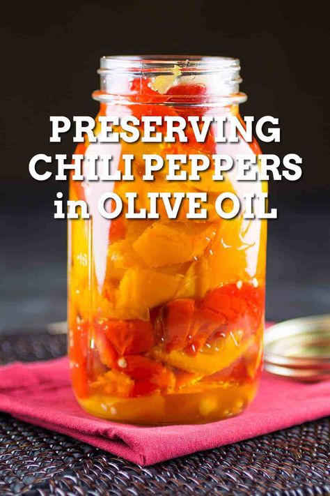 Preserving Chili Peppers In Olive Oil - Chili Pepper Madness Jalapeno Canning, Hot Pepper Oil Recipe, Canning Bell Peppers, Peppers In Oil, Preserving Peppers, Canning Hot Peppers, Pickled Sweet Peppers, Canning Peppers, Hot Banana Peppers