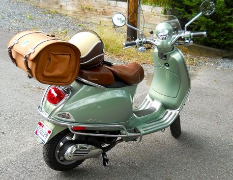 Modern Vespa : LXV 150 Standard accessories dont fit! Vespa Lxv, Vespa Accessories, Vespa Motor Scooters, Vespa Lx, Vespa Girl, Moped Scooter, Scooter Bike, Lambretta Scooter, Scooter Girl