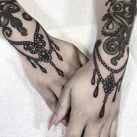 Hand Jewelry Tattoo, Gothic Lace Tattoo, Henna Tattoo Sleeve, Black Lace Tattoo, Lower Belly Tattoos, Jewelry Tattoo Designs, Baroque Elements, Gothic Tattoos, Lace Tattoo Design