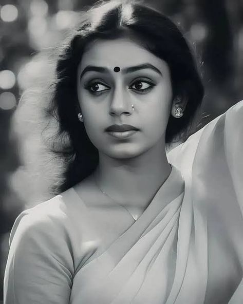 Shobana Actresses, Shobhana Actress, South Indian Hot Actors, Movie Pic, Art Photography Portrait, Indian Photoshoot, Perfectly Timed Photos, Self Portrait Poses, Celebrity Drawings