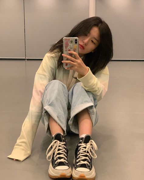 Velvet Aesthetic, Converse Run Star Hike, Run Star Hike, Red Velvet Seulgi, Outfits With Converse, Korean Aesthetic, Ulzzang Girl, Aesthetic Girl, Korean Girl