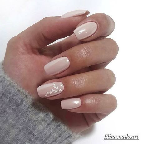 Floral inspired nude nail art. Give life to your nude nails by adding white polish on the tips with flower details on them #nudenails #nailideas #nails Makeup Bride, Happy Model, Her Nails, Bride Nails, White Nail, Neutral Nails, Bridal Nails, Prom Nails, Chic Nails