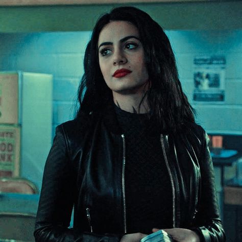 Teen Wf, Isabelle Lightwood Outfit, Isabelle Lightwood Aesthetic, Shadow Hunters Isabelle Outfits, Isabelle Lightwood Whip Gif, Alec Lightwood And Isabelle Lightwood, Izzy Lightwood, Hope Solo, Avengers Girl