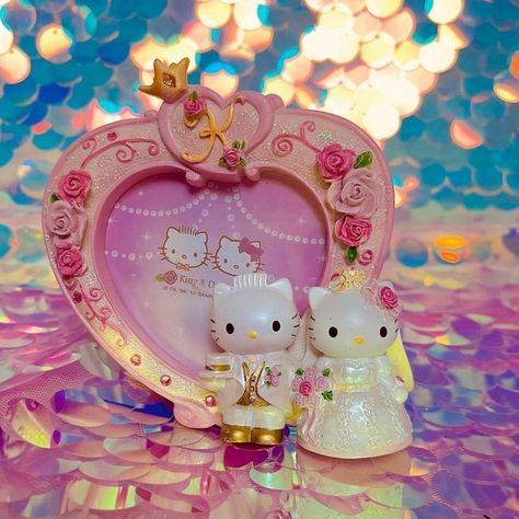 Sanrio Hello Kitty & Dear Daniel Heart Shaped Wedding Photo Frame Brand New Comes With Original Box Imported 100% Authentic 11x11.5x2.5cm #Sanrio #Desktop #Hellokitty #Deardaniel #Wedding #Pictureframe #Charmmykitty #Pinkroses #Mymelody #Sugarbunnies #Cogimyun #Wishmemell #Cinnamoroll #Pompompurin #Sailormoon #Kuromi #Kawaii #Japan Sanrio Wedding, Sanrio Desktop, Hello Kitty Dear Daniel, Kawaii Wedding, Hello Kitty Wedding, Wedding Picture Frame, Cinnamoroll Pompompurin, Dear Daniel, Wedding Photo Frame