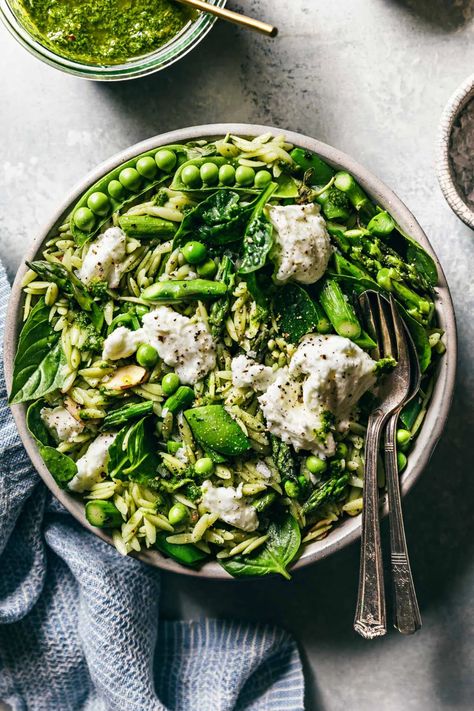 Orzo Pesto, Mindful Meals, Lola Brooke, Salad Vegetarian, Basil Vinaigrette, Buffalo Mozzarella, Orzo Salad, Vegetarian Recipe, Snap Peas