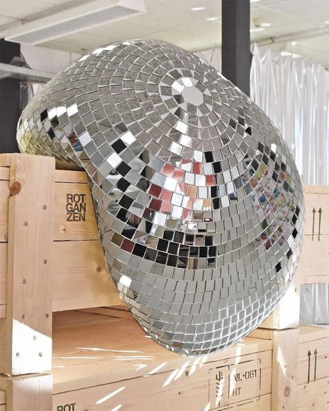 Plakat Design Inspiration, Ordinary House, Keramik Design, Mirror Ball, Disco Balls, Dream House Decor, Disco Ball, Aesthetic Room Decor, Aesthetic Room