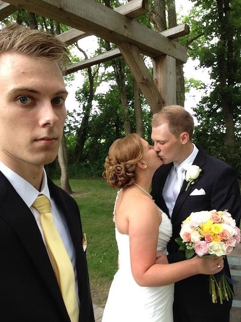 Guy Documents Life As A Third Wheel With A Series Of Awkward Selfies Third Wheel Prom Pictures, Third Wheel Dynamics, Third Wheeling Pictures, Third Wheel Drawing, Couple And Third Wheel, Third Wheel Pictures Aesthetic, 3rd Wheel Pictures, Funny Couple Selfies, Third Wheel Pictures