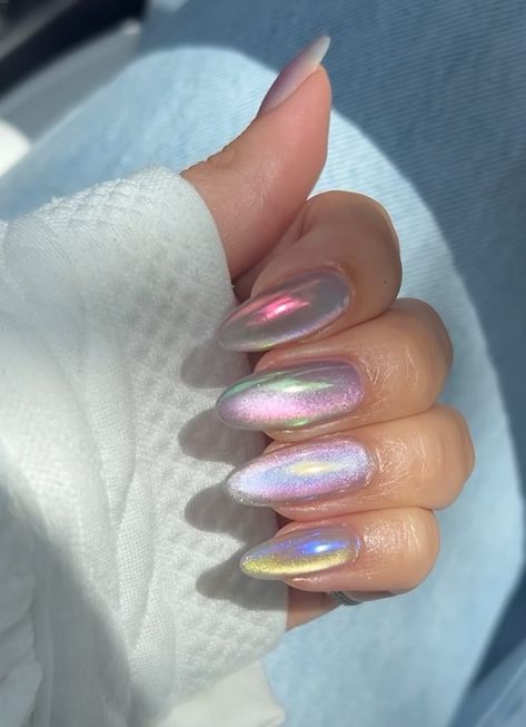 Kylie Jenner Vacation, Iridescent Nail Polish, Chrome Manicure, Kylie Nails, Euphoria Nails, Blue Nail Color, Nails Pastel, Kylie Jenner Nails, New Nail Trends