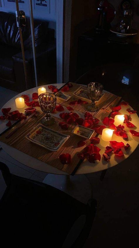 Valentines Date Night At Home Aesthetic, Home Candle Light Dinner, Diy Bay Window Curtains, Candle Light Dinner Ideas, Candle Night Dinner, Romantic Home Dates, Romantic Dinner Decoration, Romantic Room Surprise, Romantic Table Decor