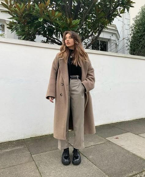 How To Style Long Coats, Dress With Boots Wedding Guest Winter, Long Coat Styling, Long Sleeve Work Outfit, Style Turtle Neck Outfit, Coat Over Blazer, Cute Turtle Neck Outfits, Blazer Coat Outfit, Long Wool Coat Outfit