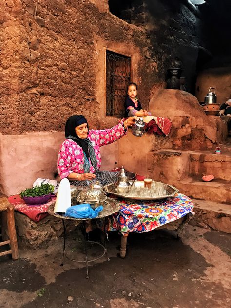 In the hight atlas mountains we visit the Berber family, Berber woman prepare Moroccan min tea Morocco travel Berber Women Morocco, Moroccan People, Morocco Women, Berber Morocco, Moroccan Aesthetic, Moroccan Tea, Moroccan Mint Tea, Moroccan Women, Visit Morocco