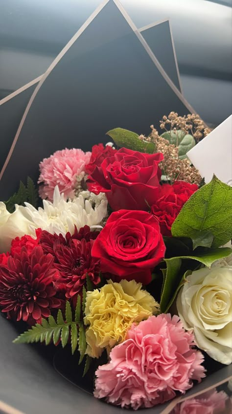 Roses And Carnations, Bff Christmas Gifts, Type Of Love, Fake Flower Bouquet, Luxury Flower Bouquets, Beautiful Night Images, Flowers Instagram, Boquette Flowers, Nothing But Flowers