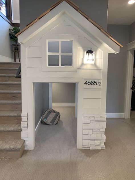 Puppy Playroom, Puppy Room Ideas, Under Stair Doghouse, Dog Room Under The Stairs, Dog House Under Stairs, Under The Stairs Dog House, Under Stairs Dog Room, Dog Bedroom Decor, Under Stairs Playhouse