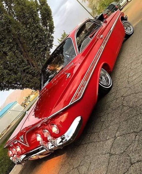 61 Impala, 1961 Chevy Impala, Old Vintage Cars, Lowrider Cars, American Classic Cars, Old Classic Cars, Classy Cars, Chevy Impala, Us Cars