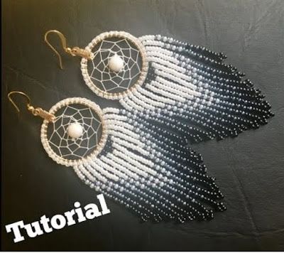 How to Make Beaded Dreamcatcher Earrings Tutorial Make Dream Catcher, Dream Catcher Bracelet, Diy Dream Catcher, Atrapasueños Diy, Diy Dream Catcher Tutorial, Dream Catcher Patterns, Bracelet Tutorials, Free Jewellery Making Tutorials, Dream Catcher Earrings