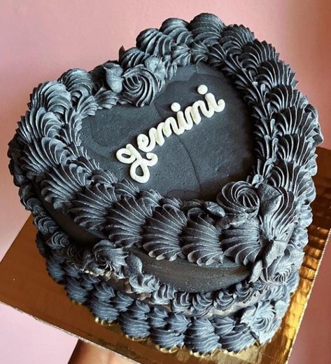 Gemini Cake Aesthetic, Heart Shaped Cakes Aesthetic, Gemini Season Cake, Gemini Cake Birthday, Gemini Szn Cake, Gemini Baby Cake, Gemini Heart Cake, Gemini Cake Ideas, Gemini Birthday Cake