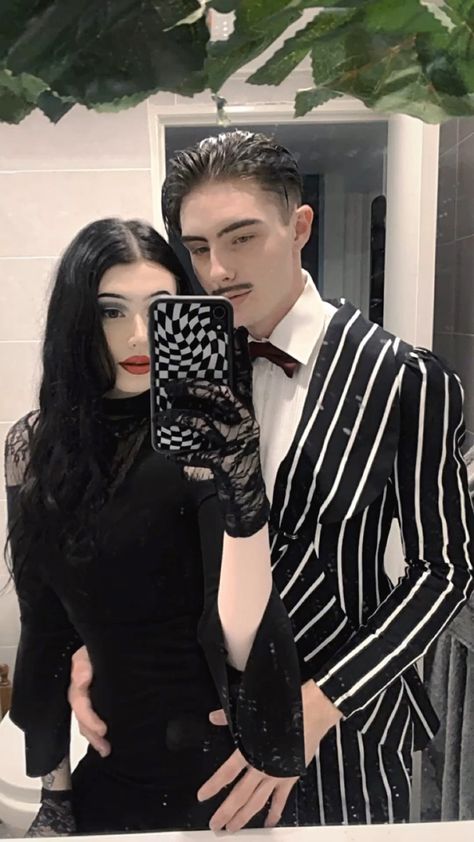 #couples #couplescostume #goth #halloween #gothic #addamsfamily Goth Halloween Costume, Scary Couples Halloween Costumes, Cute Couples Costumes, Costumes For Couples, Unique Couple Halloween Costumes, Diy Couples Costumes, Pretty Halloween Costumes, Duo Halloween Costumes, Couples Halloween Outfits