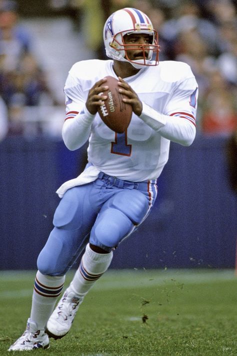 Warren Moon - Houston Oilers - Welcome to Detroit Sports Frenzy! Stats, History, Stories and more. https://www.facebook.com/detroitsportsfrenzy Football Formations, Nfl Legends, Afl Football, Warren Moon, Nfl Football Helmets, Nfl Football Pictures, Texans Football, Football American, Texas Sports