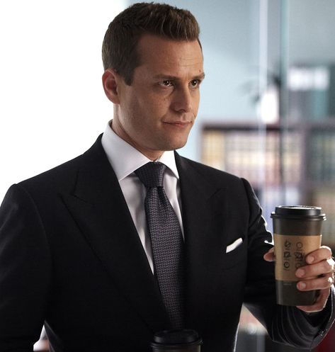 Harvey Specter Wallpapers, Harvey Specter Haircut, Suits Wallpaper, Harvey Suits, Best Tv Shows To Watch, Suits Tv Show, Specter Suits, Suits Harvey, Harvey Specter Suits