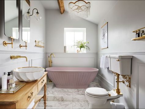 In the age of self-care, it’s no wonder that bathrooms are getting their own luxury makeovers. These days, a simple washroom just won’t do. Bathrooms have evolved beyond functional spaces and into something else entirely—something that makes a statement. Statement Bathroom, Traditional Bathroom Designs, Beautiful Bathroom Designs, Bath Inspiration, Attic Bathroom, Pink Baths, Freestanding Bath, Gorgeous Bathroom, Bathroom Top